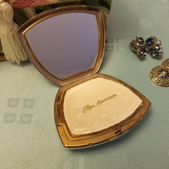 Vintage Engraved Elgin American Compact - Picture 2 of 5